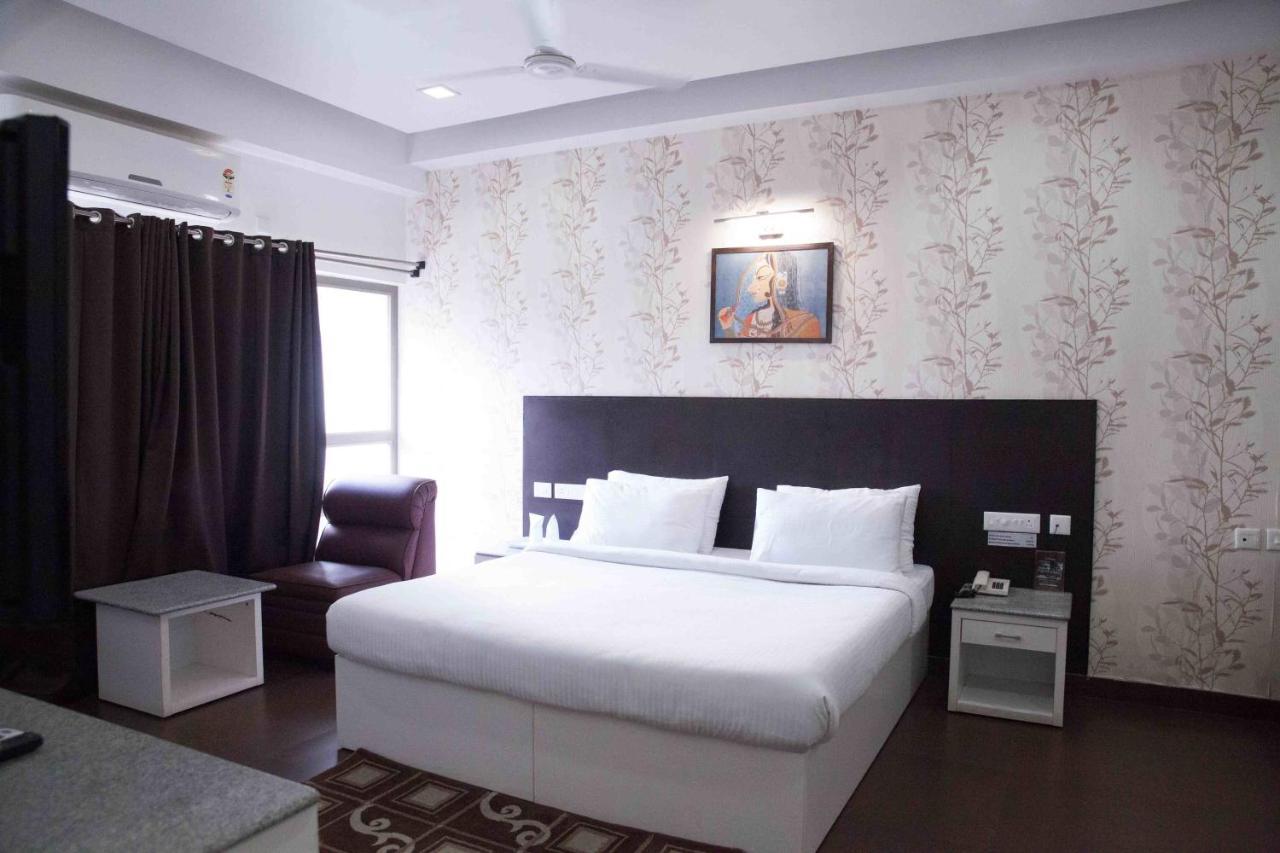 Hotel Central Park Siliguri Room photo